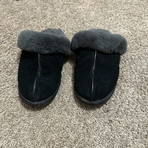 women’s ugg slippers